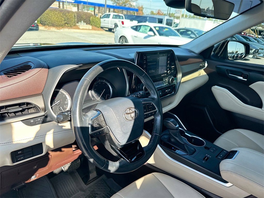 Used 2020 Toyota Highlander XLE image 10