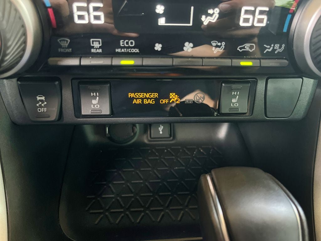 Used 2022 Toyota RAV4 SE w/ Convenience Package AWD/4WD image 60