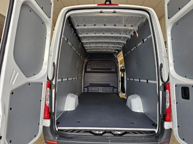 Used 2024 Mercedes-Benz eSprinter 170 Cargo image 37