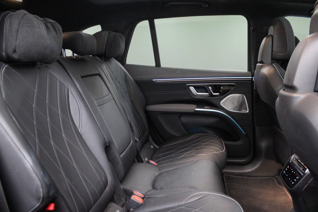 Used 2023 Mercedes-Benz EQS 580 4MATIC SUV w/ Exclusive Trim Package image 27