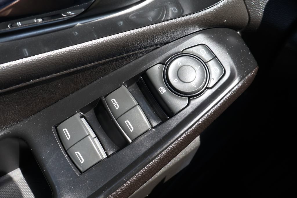 Used 2023 Chevrolet Traverse LT AWD/4WD image 38