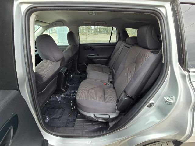 Used 2022 Toyota Highlander LE AWD/4WD image 12