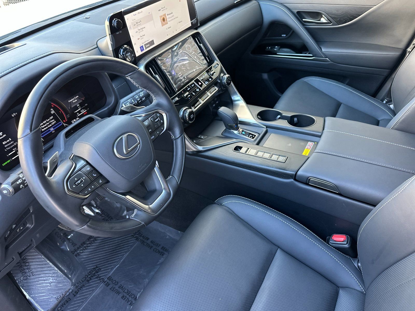 Used 2026 Lexus LX 700h Luxury image 10