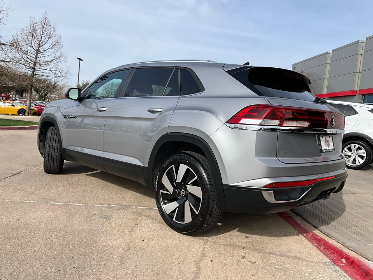 Used 2025 Volkswagen Atlas Cross Sport SE image 8