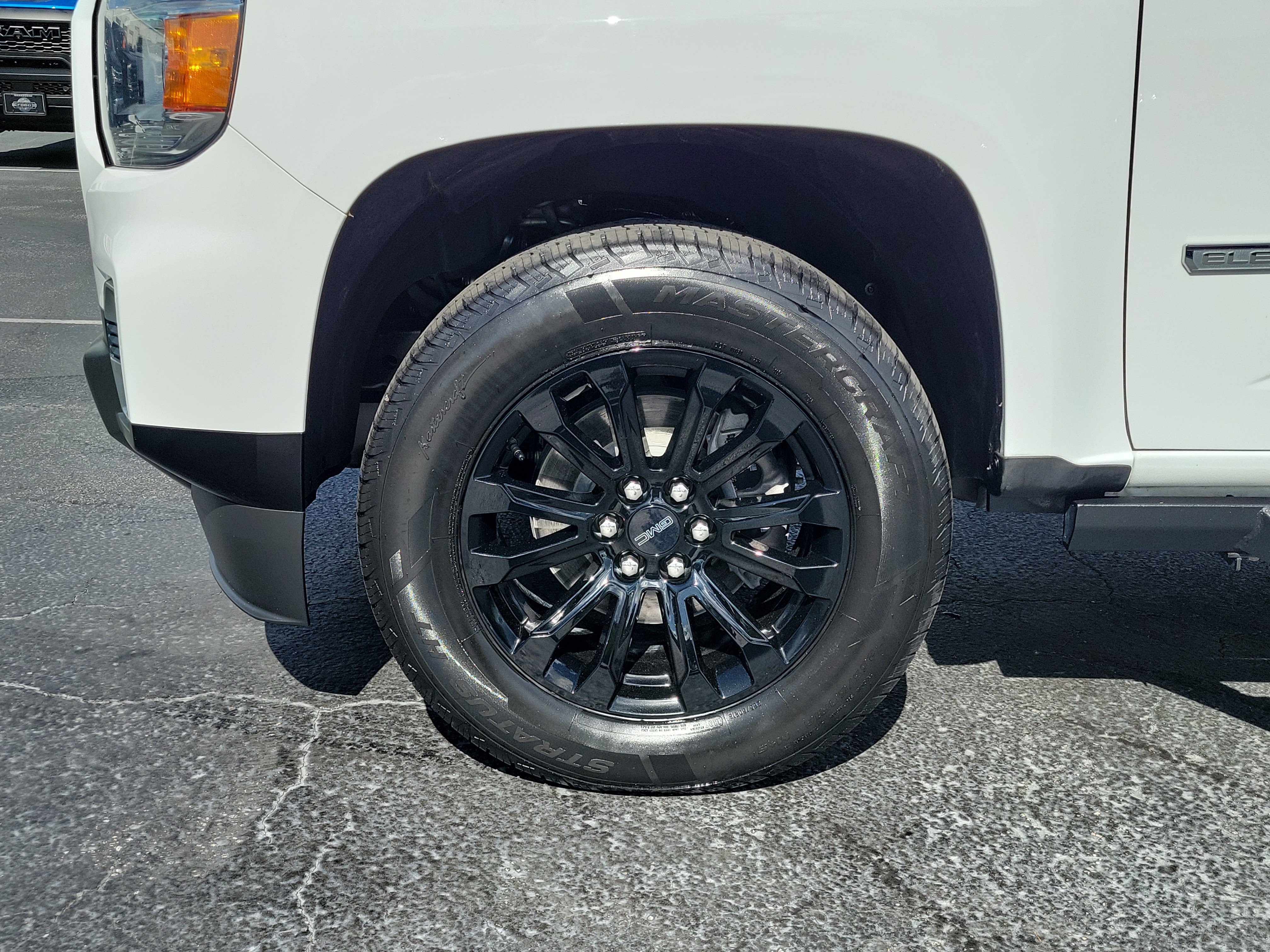 Used 2022 GMC Canyon Elevation w/ Elevation Premium Package RWD image 5