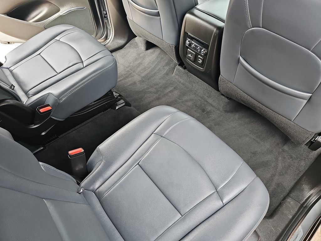 Used 2024 Buick Enclave Premium image 11