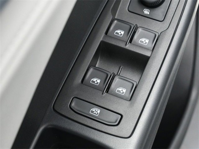 Used 2025 Volkswagen Taos SE w/ Panoramic Sunroof Package image 13