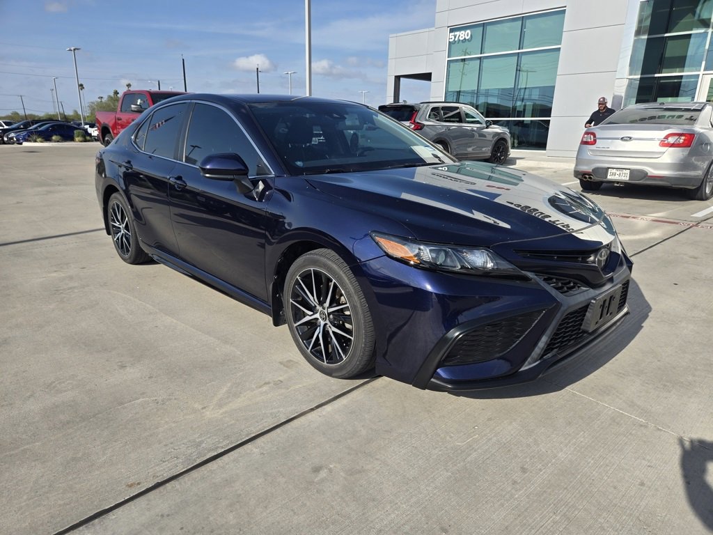 Used 2021 Toyota Camry SE image 1