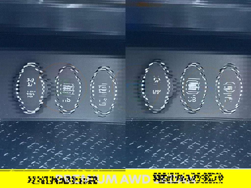 Used 2024 Genesis G70 2.5T image 24