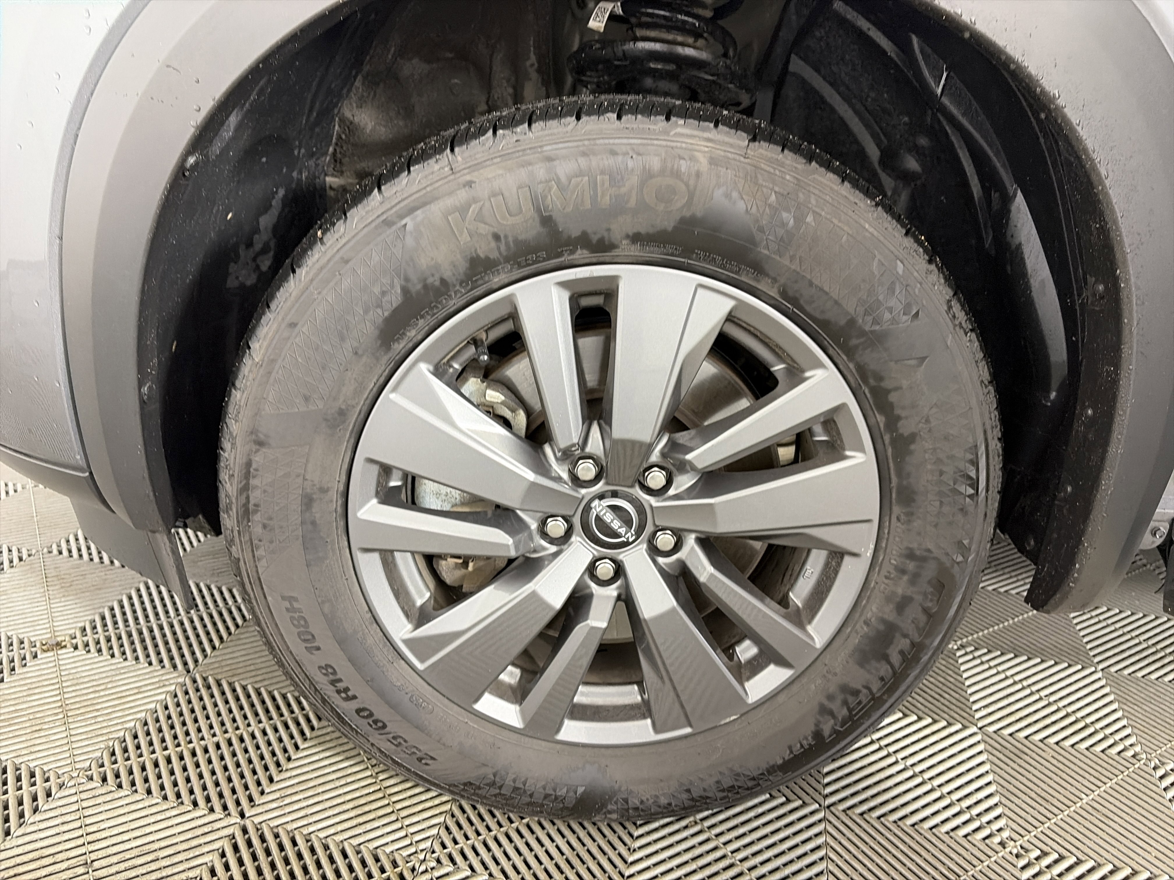 Used 2024 Nissan Pathfinder SV image 14