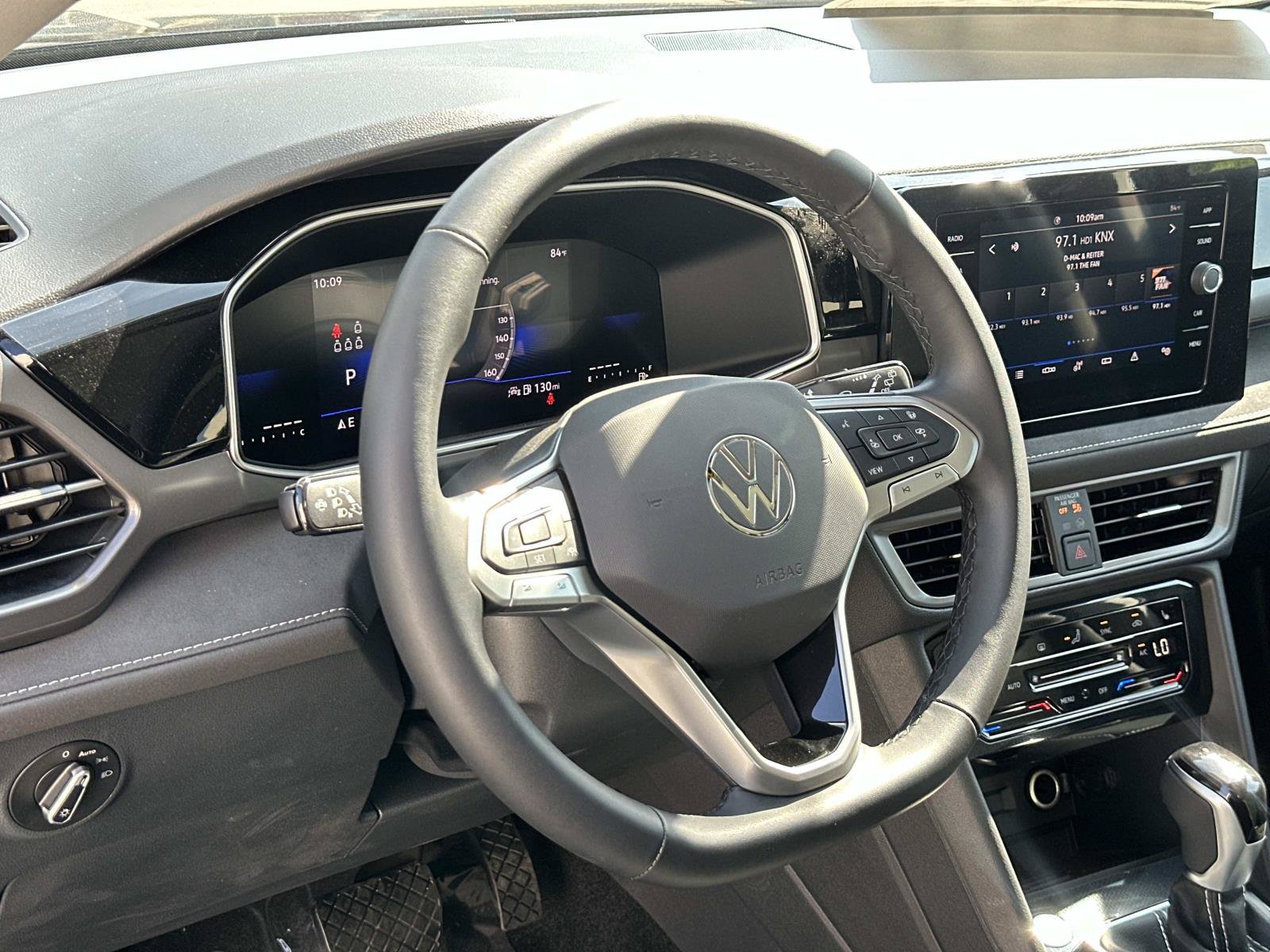 New 2027 Volkswagen Taos SE FWD image 8