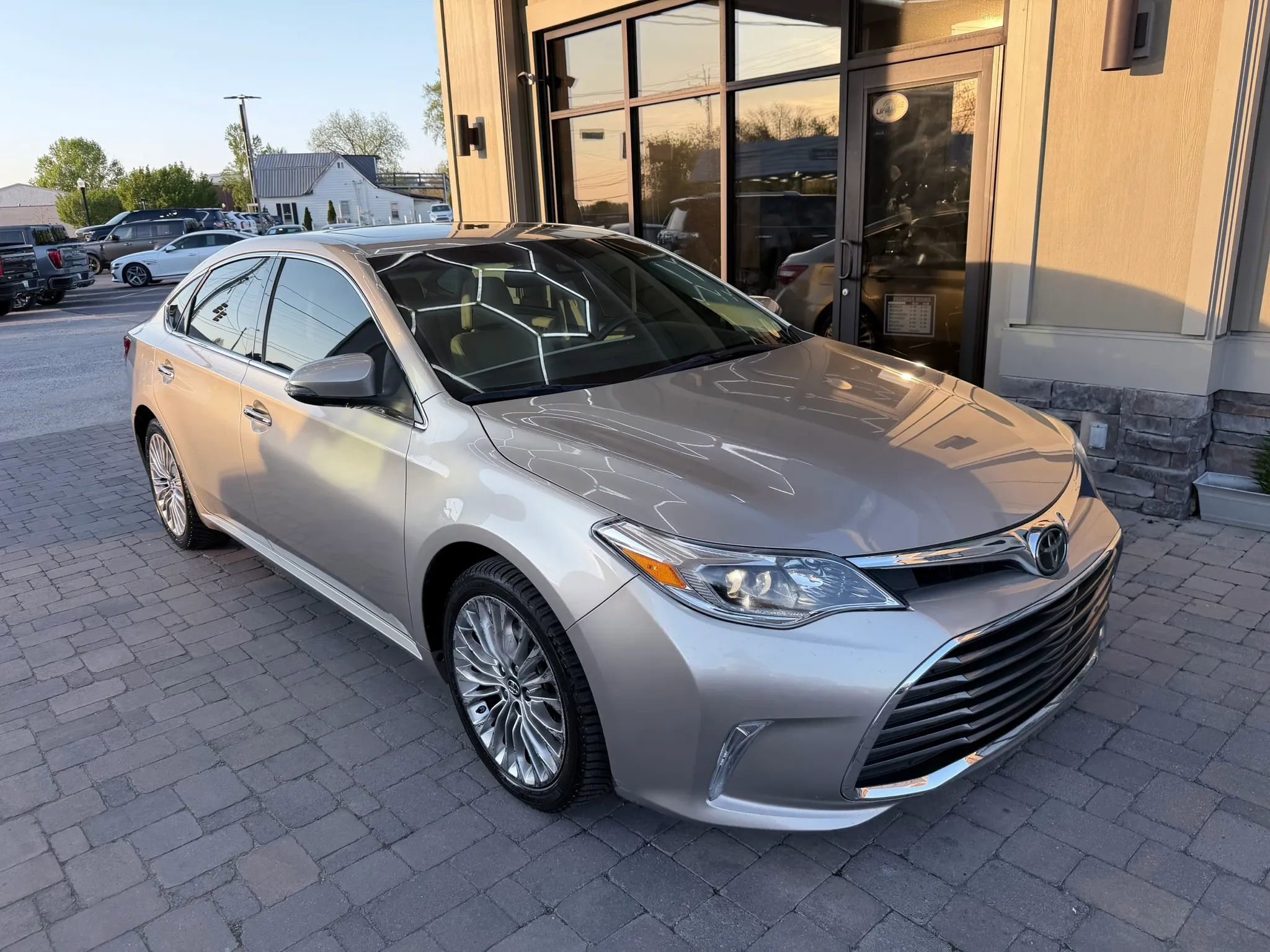 Used 2017 Toyota Avalon Limited FWD image 8