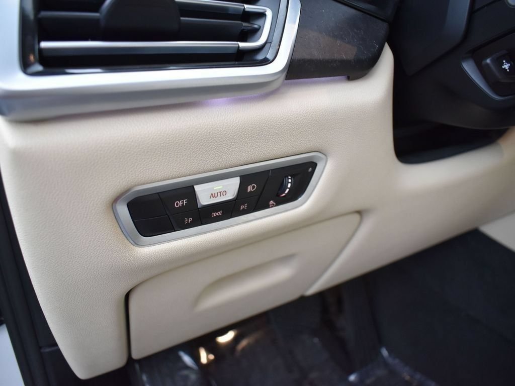 Used 2022 BMW X5 sDrive40i w/ Premium Package RWD image 11