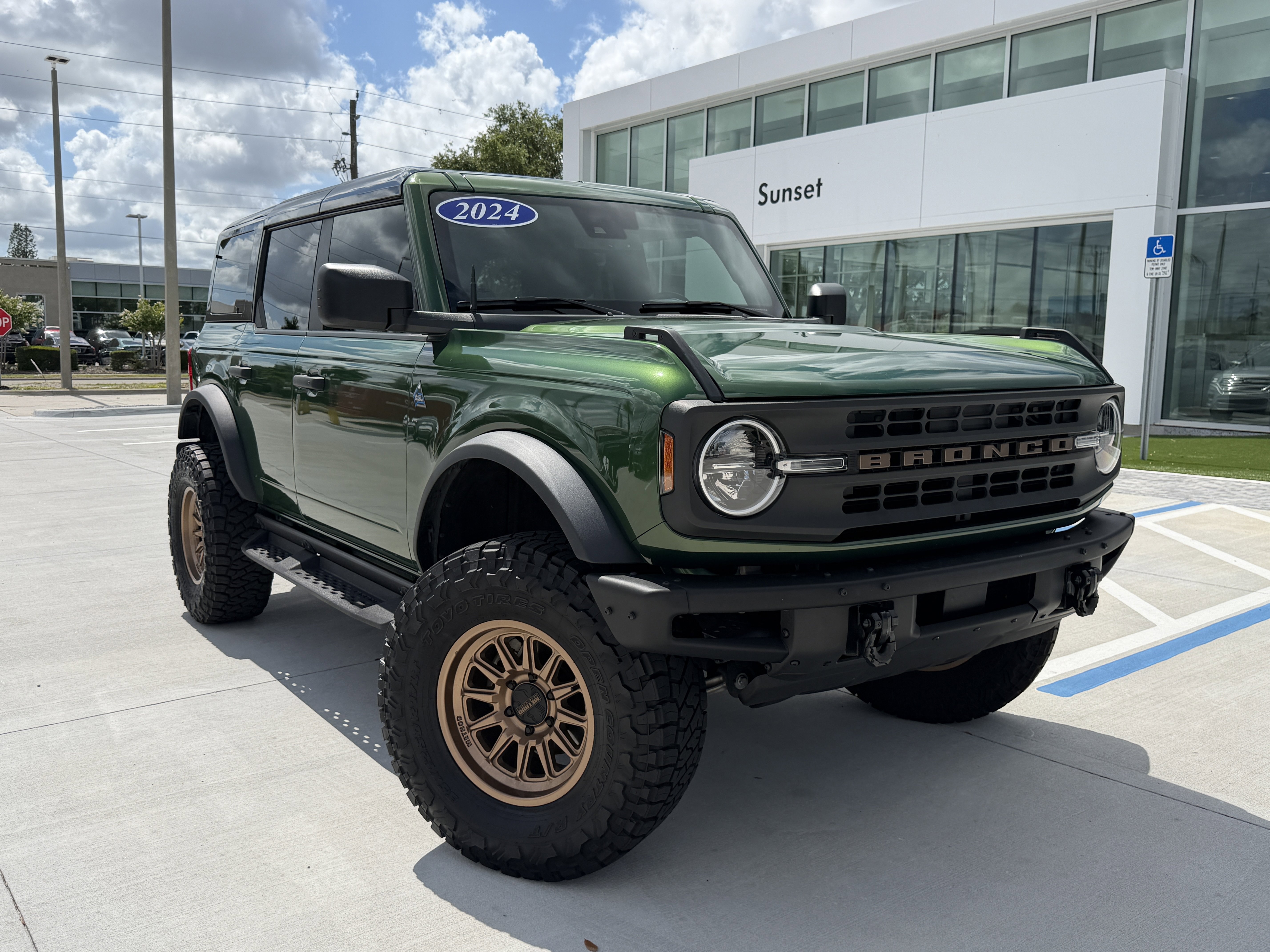 Used 2024 Ford Bronco Black Diamond AWD/4WD video 1