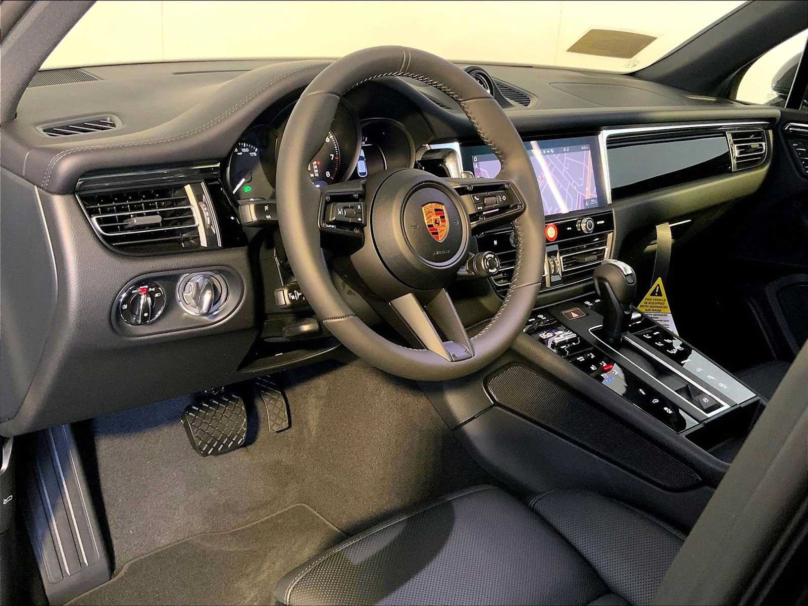 New 2026 Porsche Macan AWD/4WD image 4