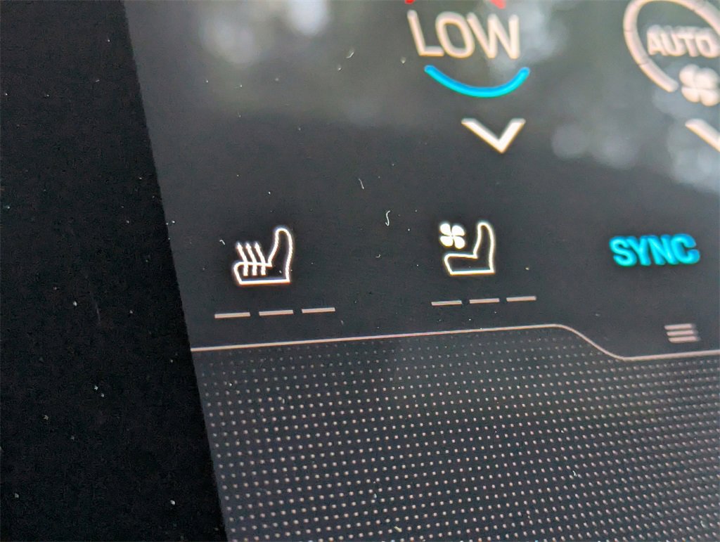 Used 2024 Porsche Taycan w/ Premium Package image 20