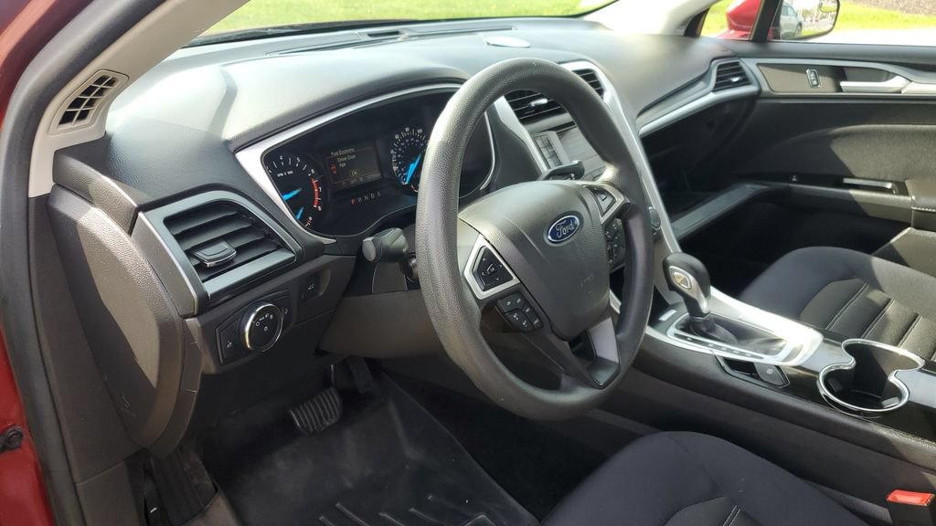 Used 2015 Ford Fusion SE FWD image 9