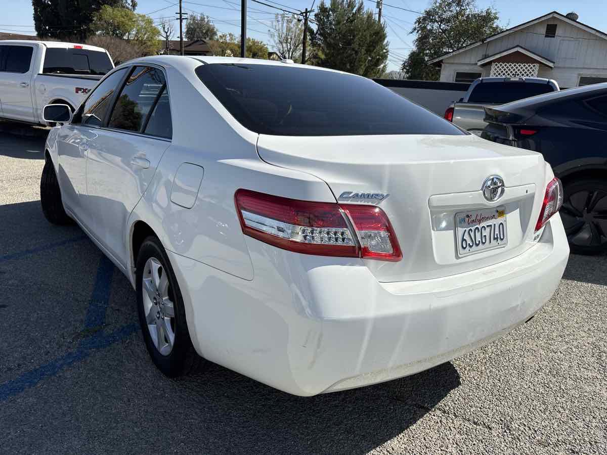 Used 2011 Toyota Camry LE image 3