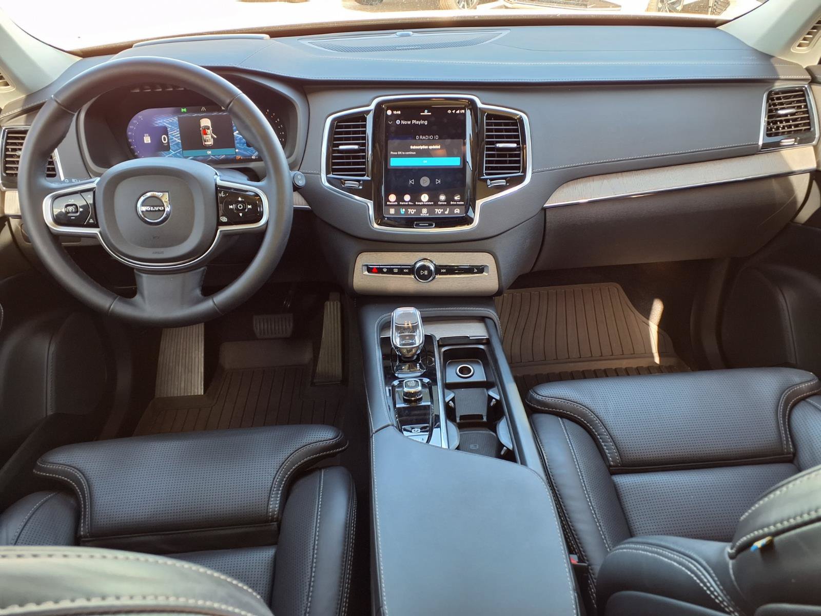 Certified 2025 Volvo XC90 B6 Ultra w/ Protection Package AWD/4WD image 17