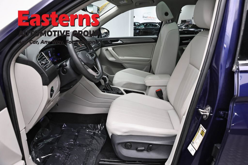 Used 2023 Volkswagen Tiguan SE AWD/4WD image 13