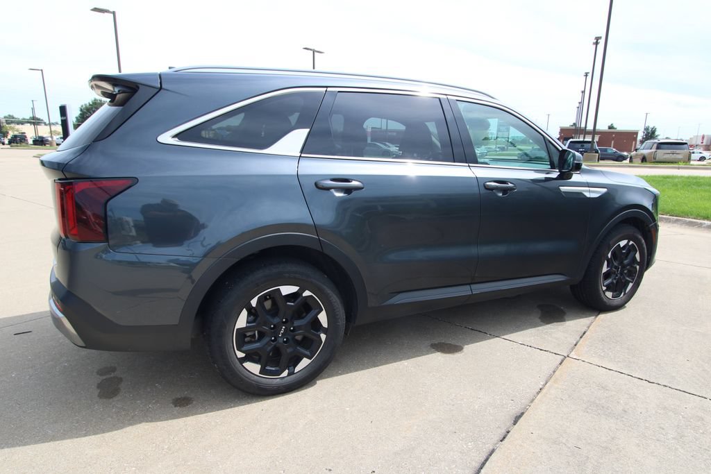 Used 2024 Kia Sorento S FWD image 5