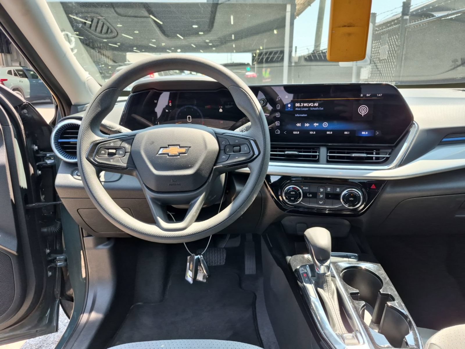 Used 2025 Chevrolet Trax LT FWD image 7