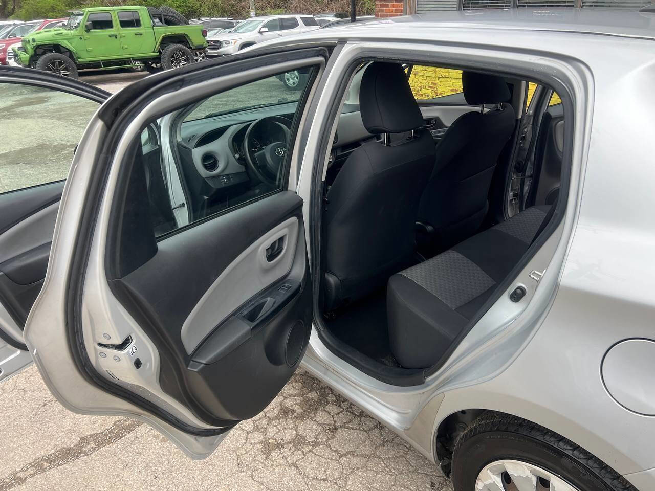 Used 2015 Toyota Yaris L image 12