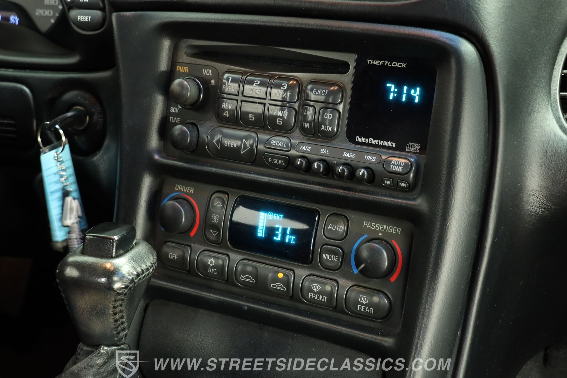 Used 1999 Chevrolet Corvette Coupe w/ Memory Pkg RWD image 38