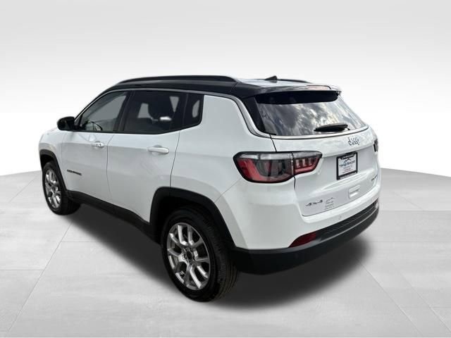 Used 2025 Jeep Compass Limited image 11
