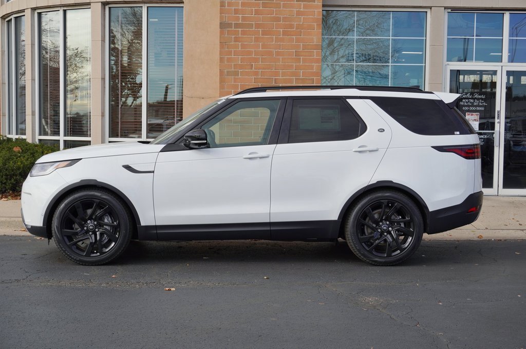 New 2025 Land Rover Discovery S image 2