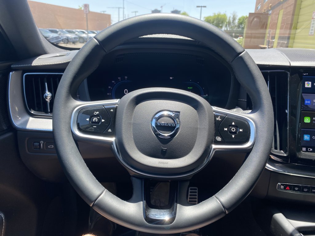 Used 2022 Volvo XC60 T8 R-Design w/ Advanced Package AWD/4WD image 33