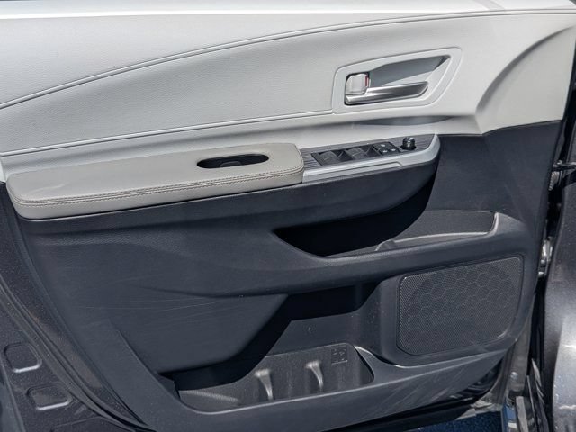 Used 2025 Toyota Sienna XLE FWD image 10