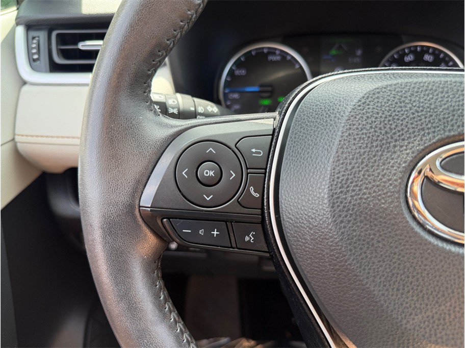 Used 2021 Toyota RAV4 XLE Premium AWD/4WD image 25