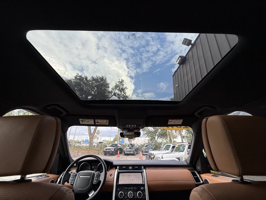 Used 2017 Land Rover Discovery HSE Luxury AWD/4WD image 22