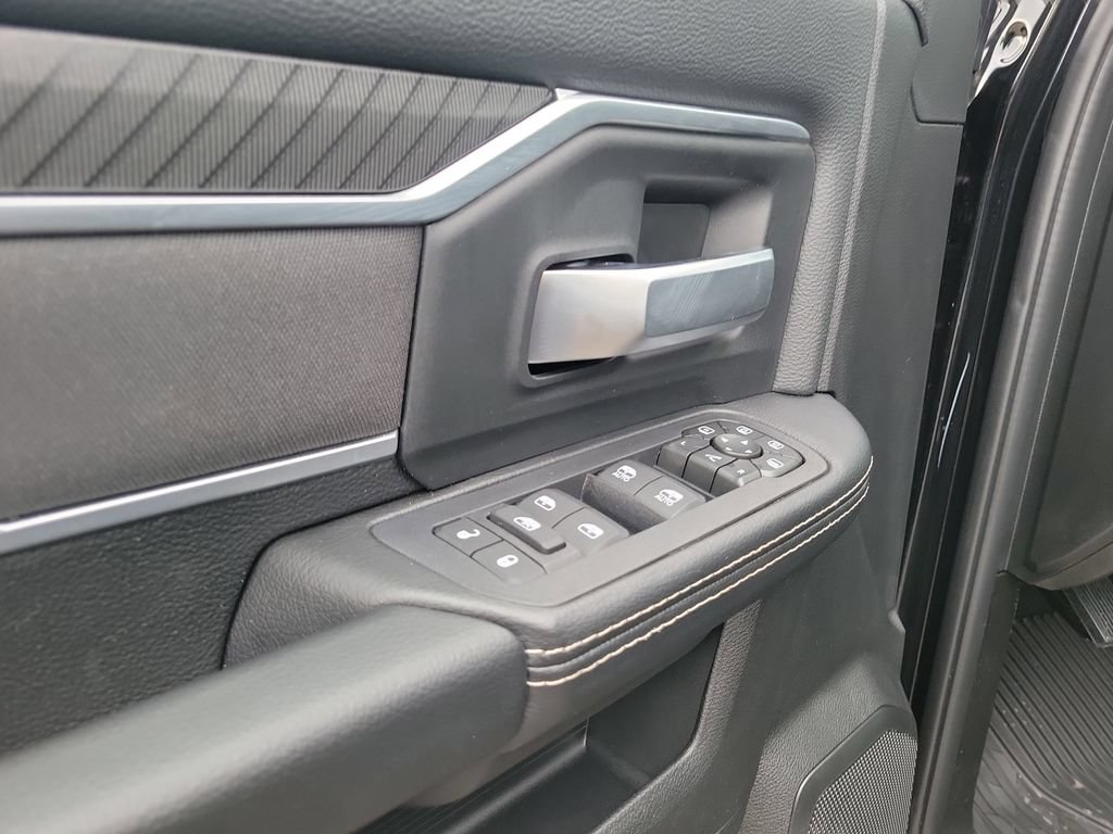 New 2026 RAM 3500 Big Horn AWD/4WD image 19
