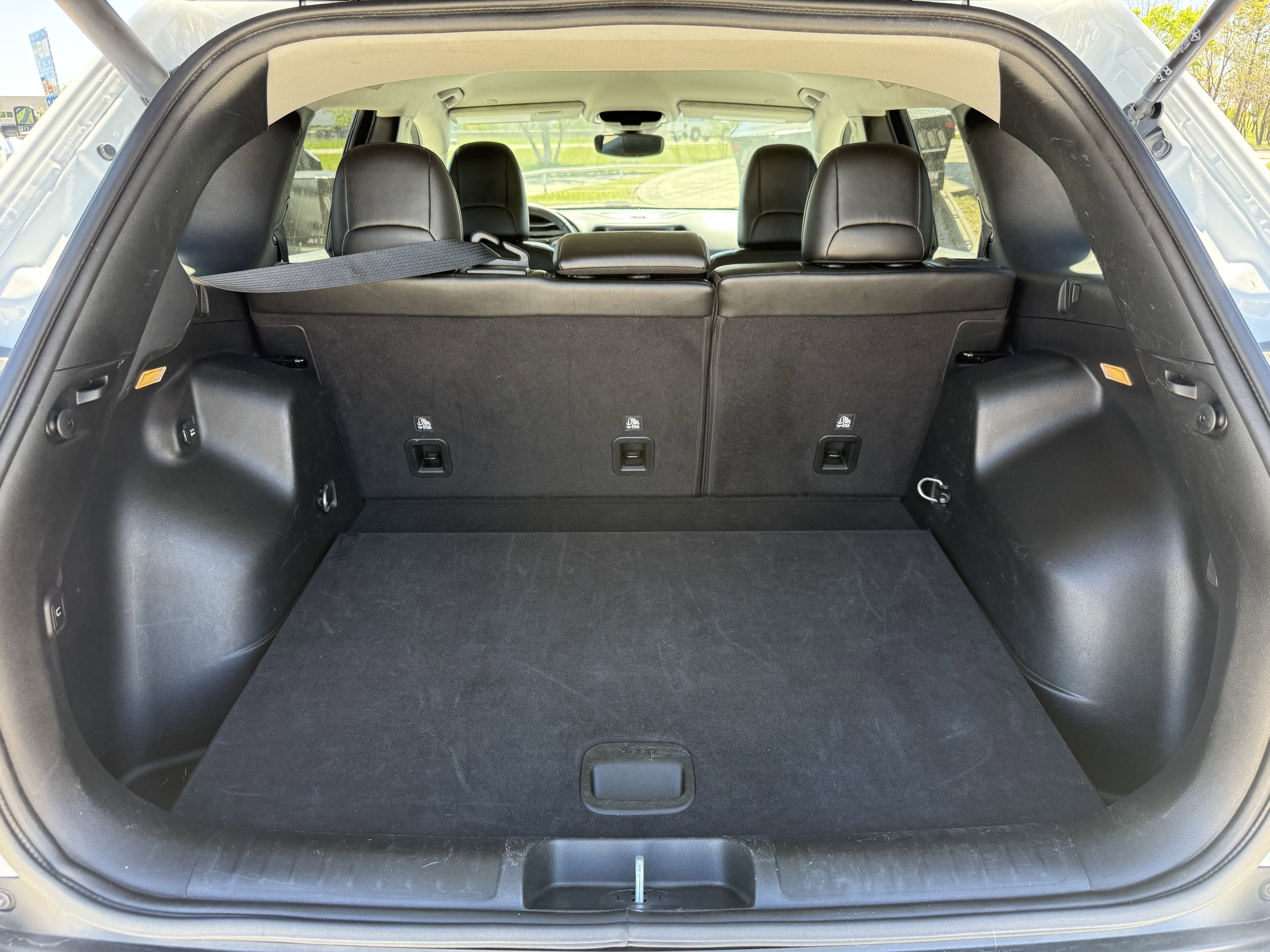 Used 2023 Jeep Cherokee Altitude Lux image 31