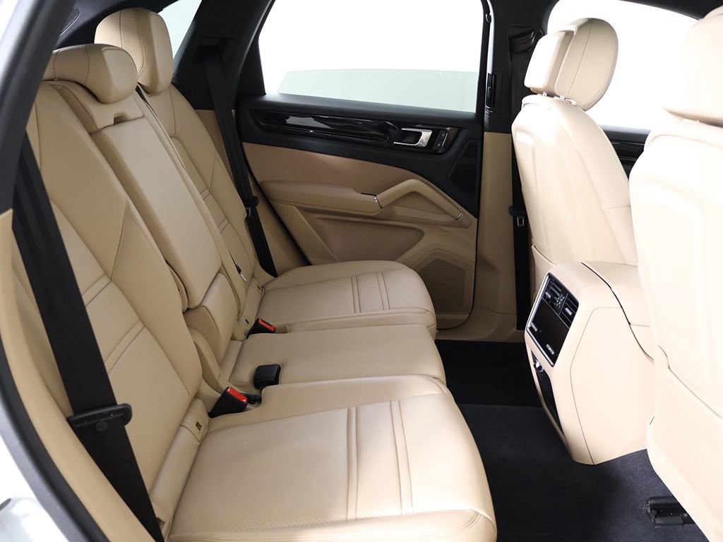 Used 2023 Porsche Cayenne AWD/4WD image 40