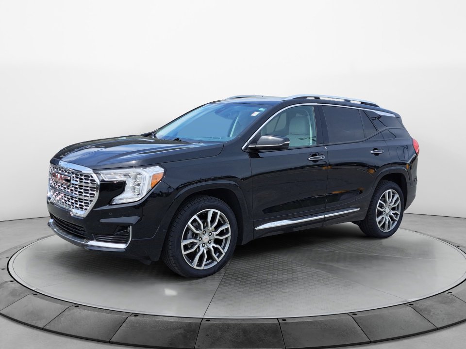 Used 2024 GMC Terrain Denali image 3