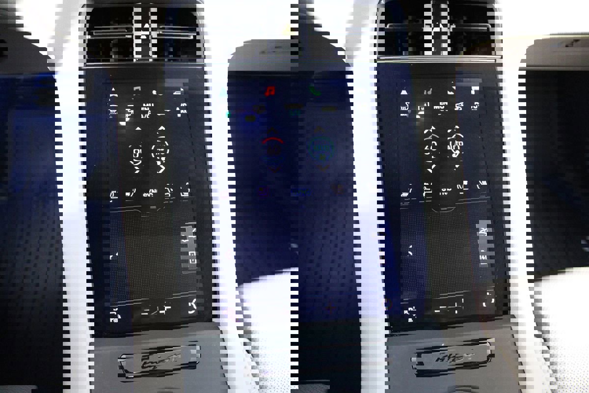 Used 2022 Porsche Taycan image 28