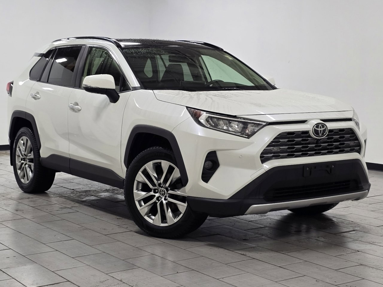 Certified 2019 Toyota RAV4 Limited w/ Advanced Technology Package image 2