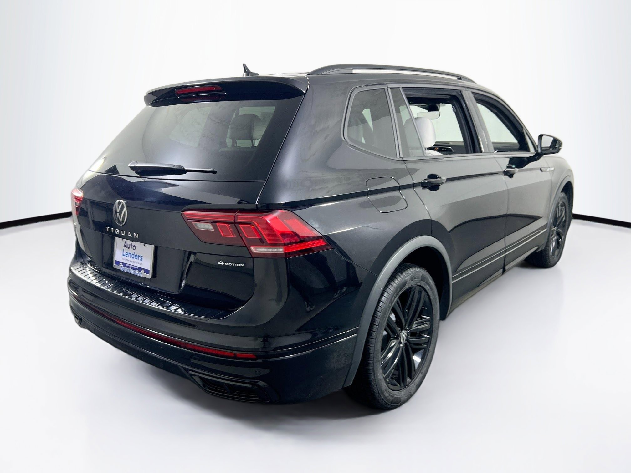 Used 2022 Volkswagen Tiguan SE R-Line AWD/4WD image 5