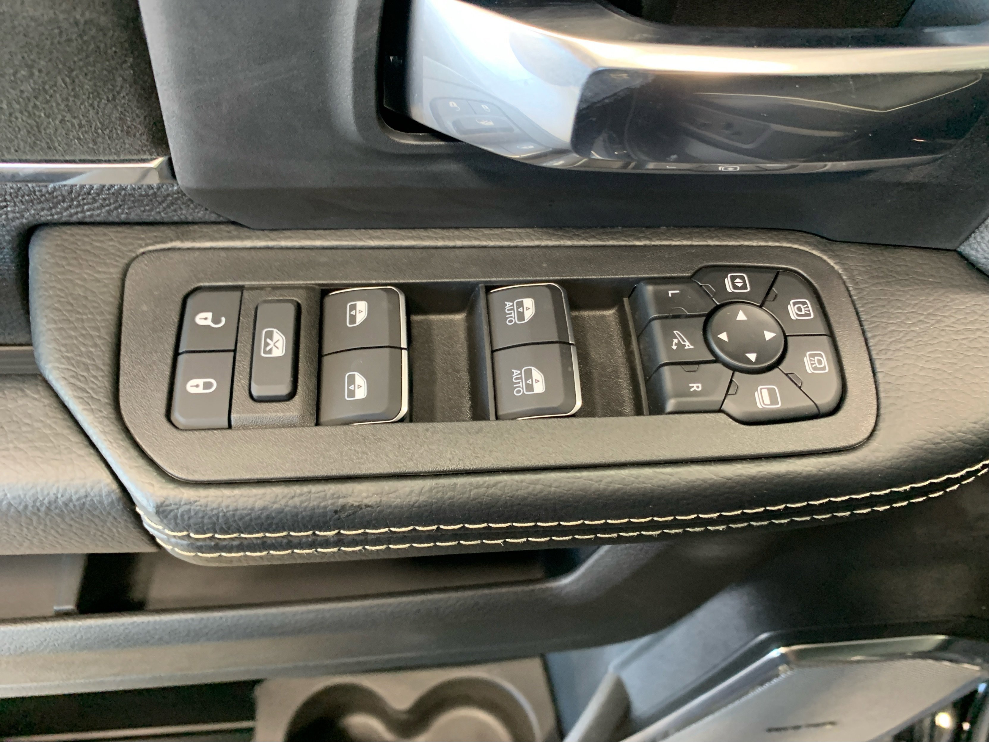 New 2026 RAM 2500 Laramie AWD/4WD image 28