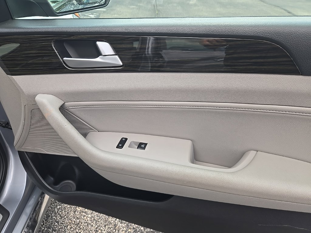 Used 2017 Hyundai Sonata Limited w/ Cargo Package FWD image 31