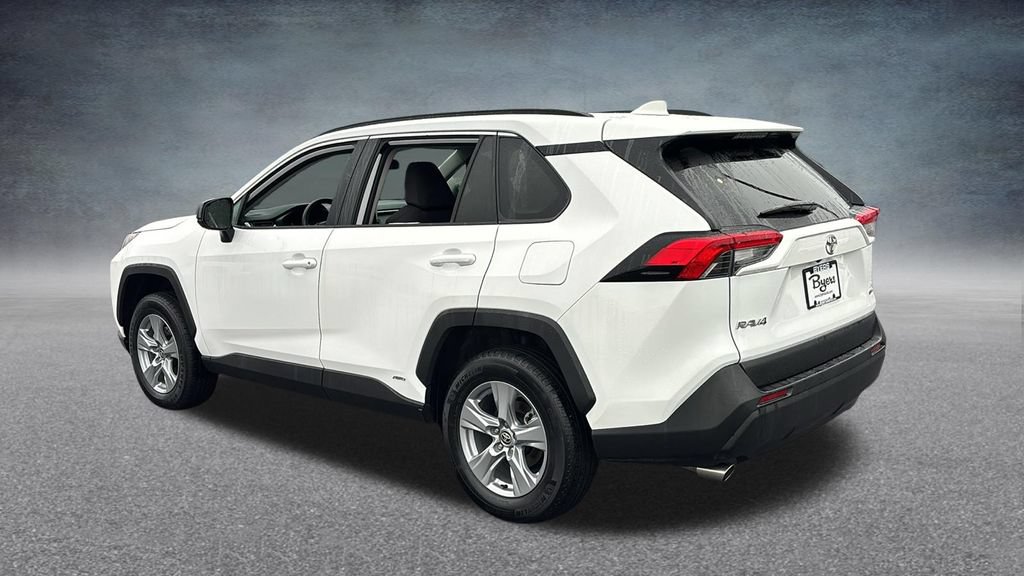 Used 2025 Toyota RAV4 LE AWD/4WD image 5