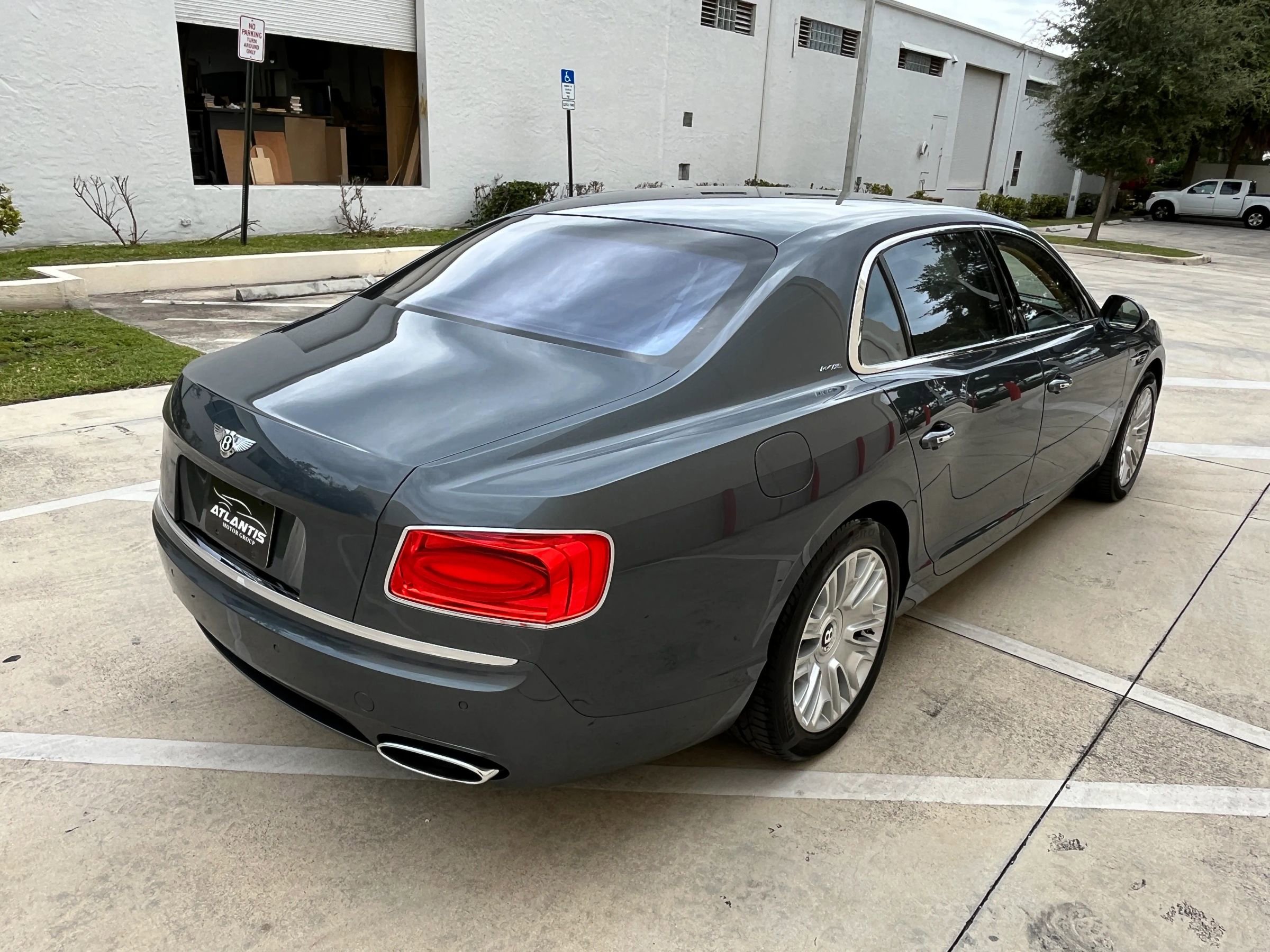 Used 2015 Bentley Flying Spur W12 image 4