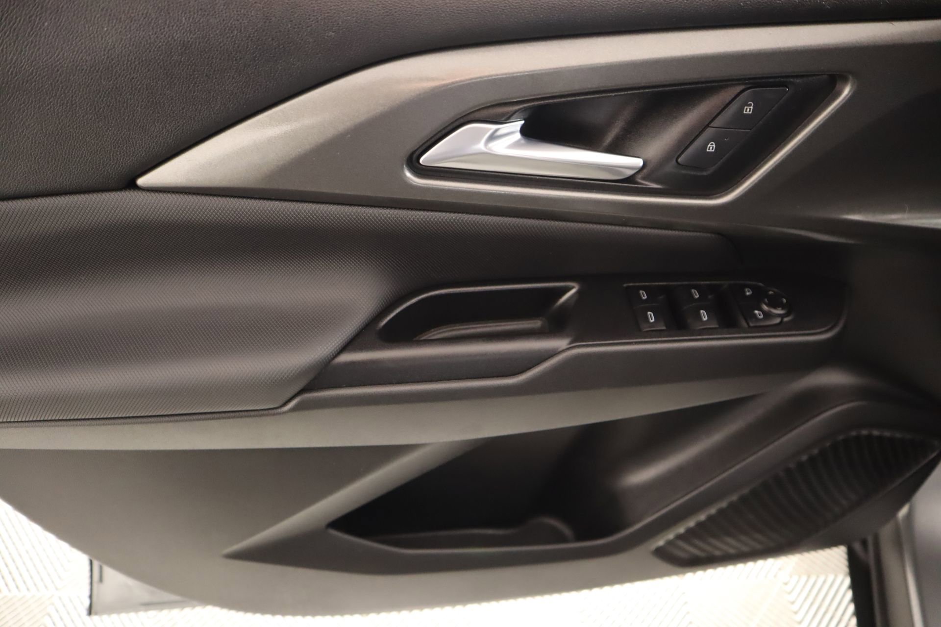 Used 2025 Chevrolet Equinox EV LT FWD image 13