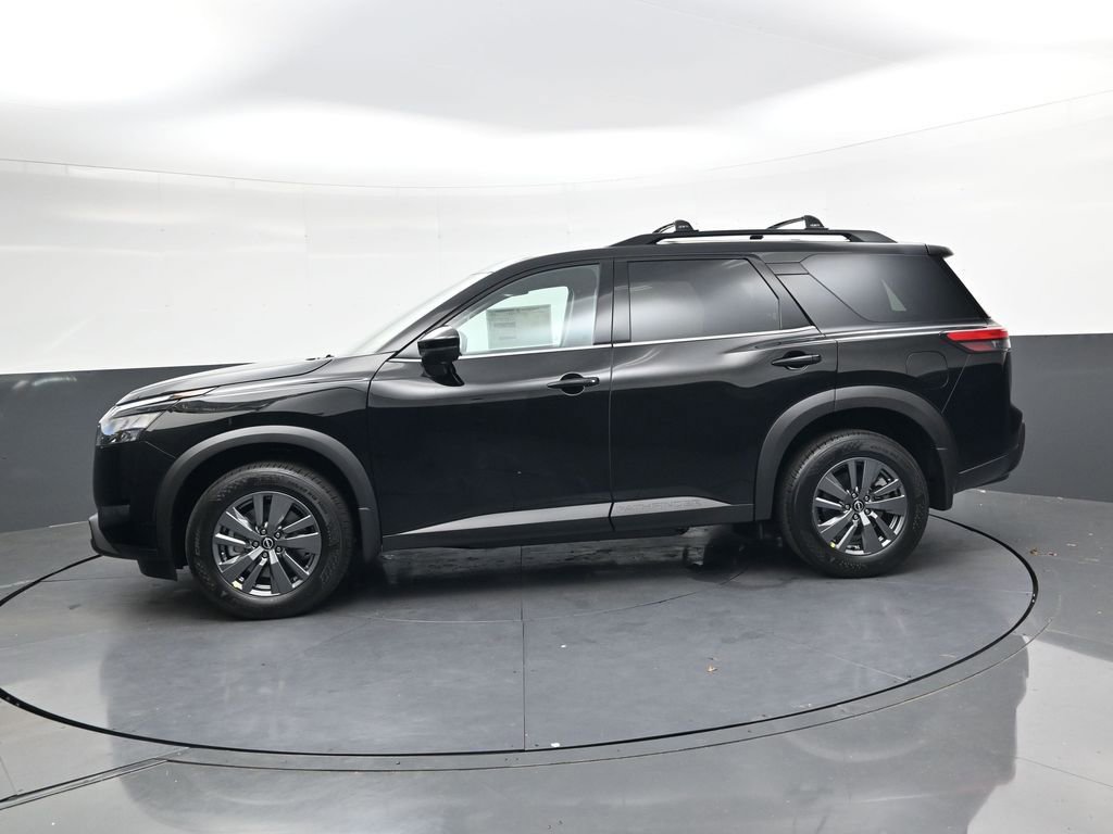 Used 2025 Nissan Pathfinder SV image 8
