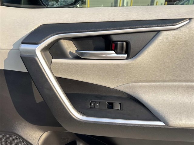 Used 2020 Toyota RAV4 XLE image 14