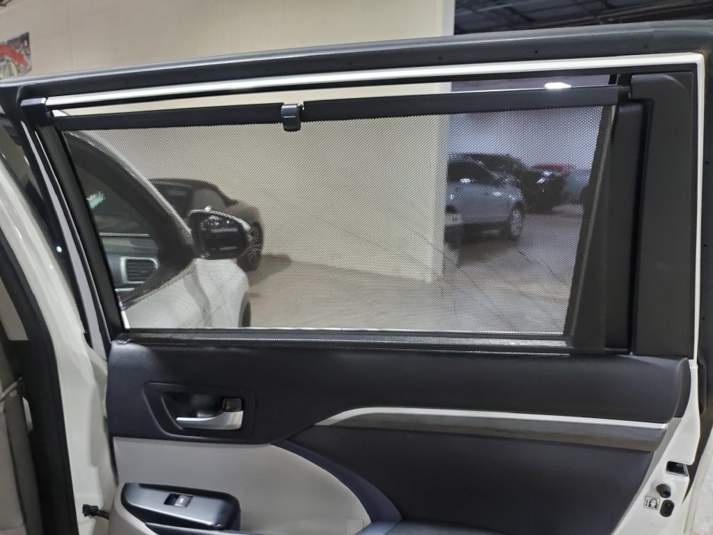 Used 2017 Toyota Highlander Limited FWD image 23