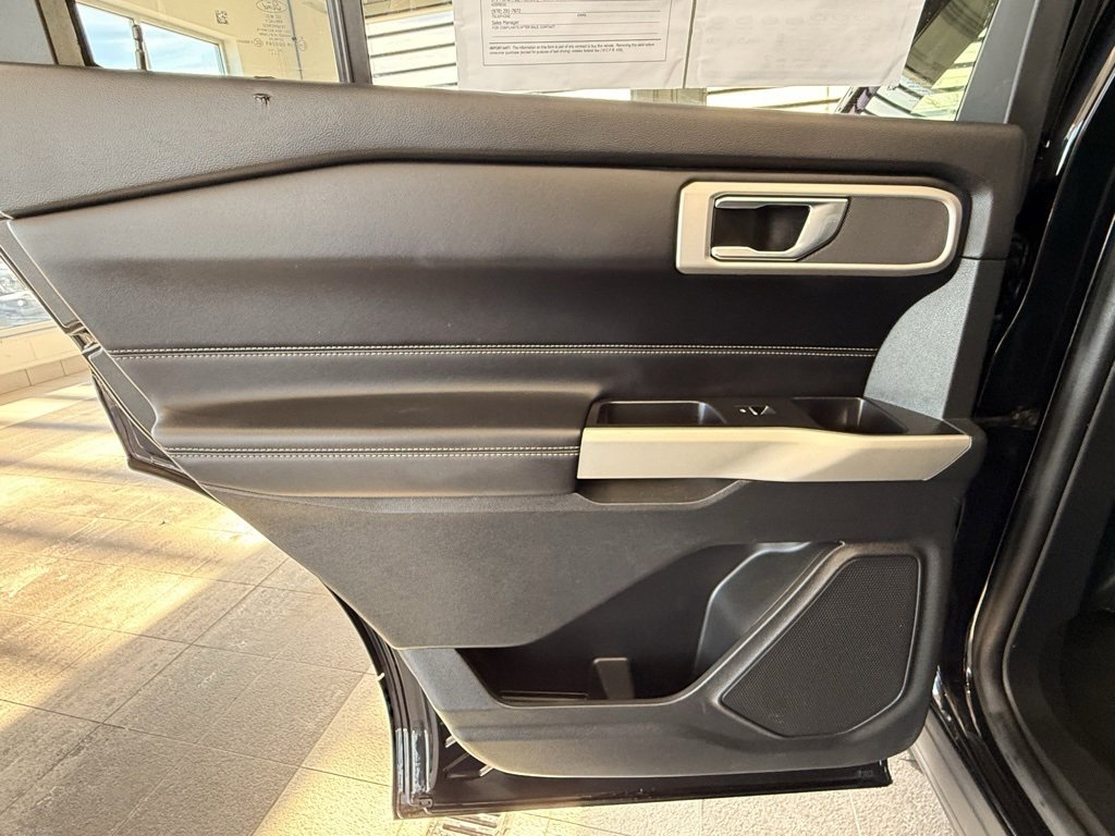 Used 2021 Ford Explorer XLT image 40